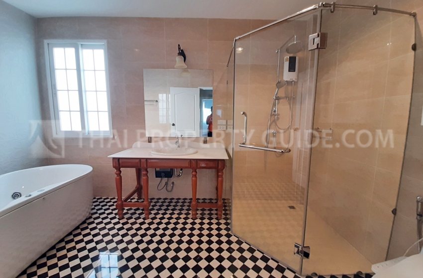 House with Shared Pool in Bangnatrad 